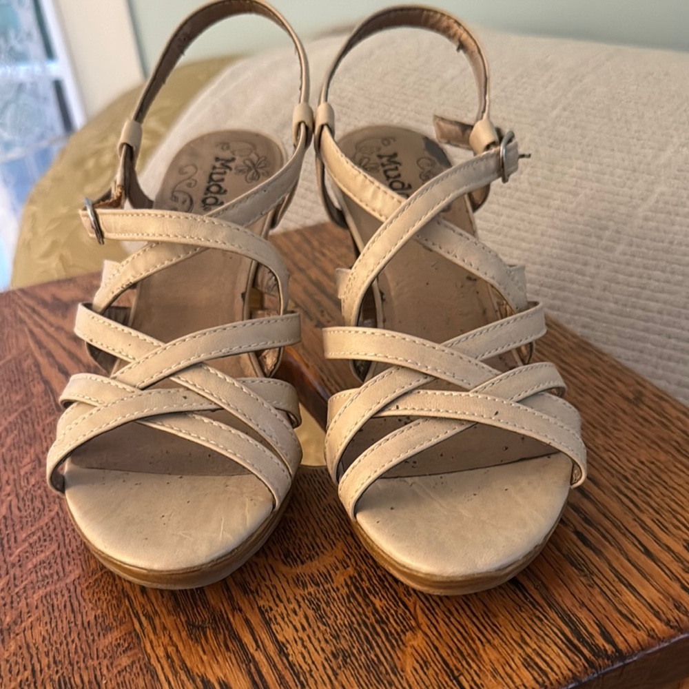 Mudd Cream Criss-Cross Sandals